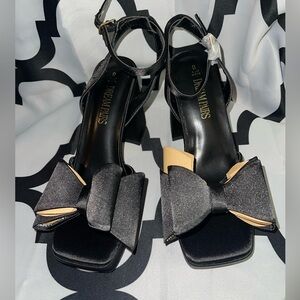 Elegant Black and Gold Platform Heels by Jessica Simpson
